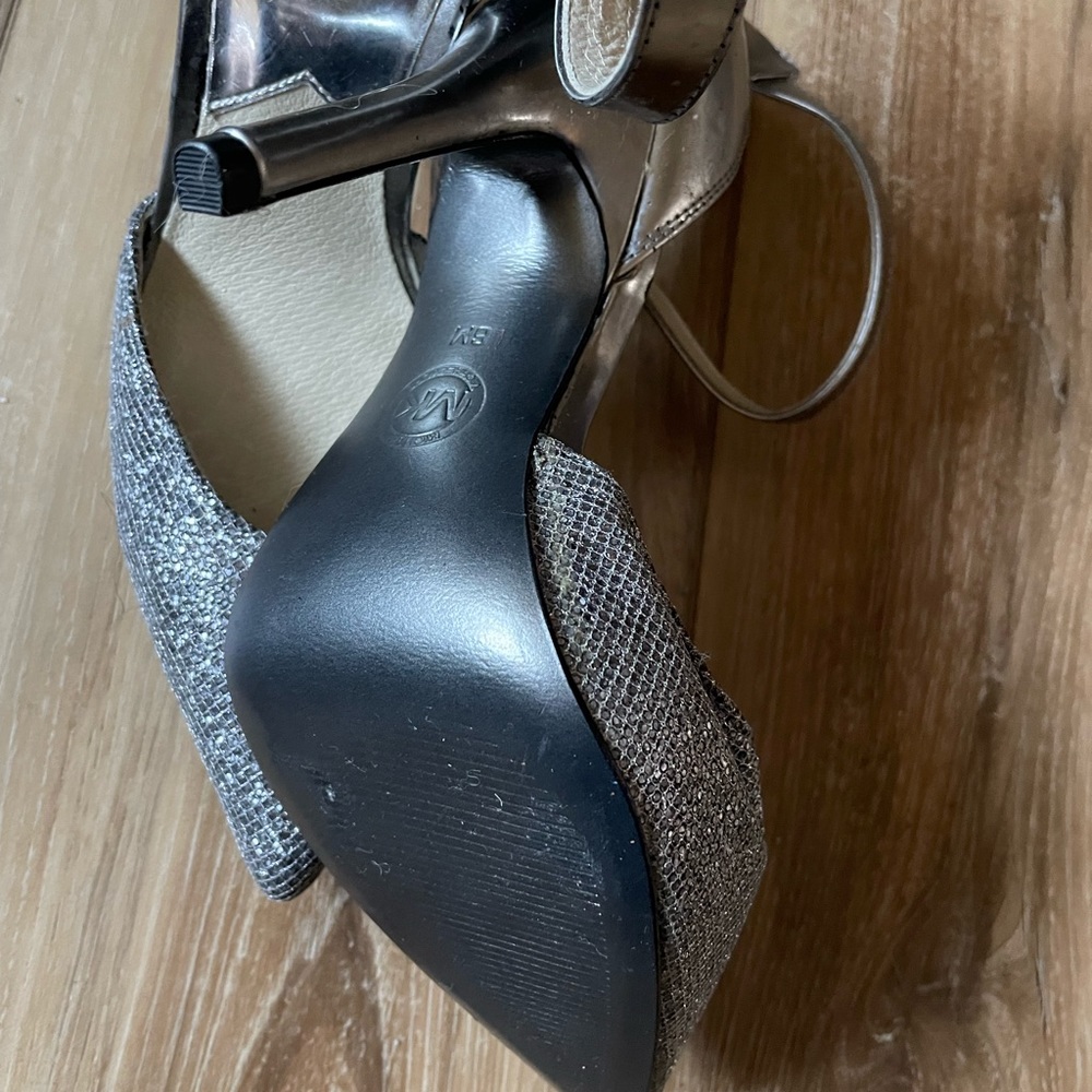 MK pumps - silver size 6